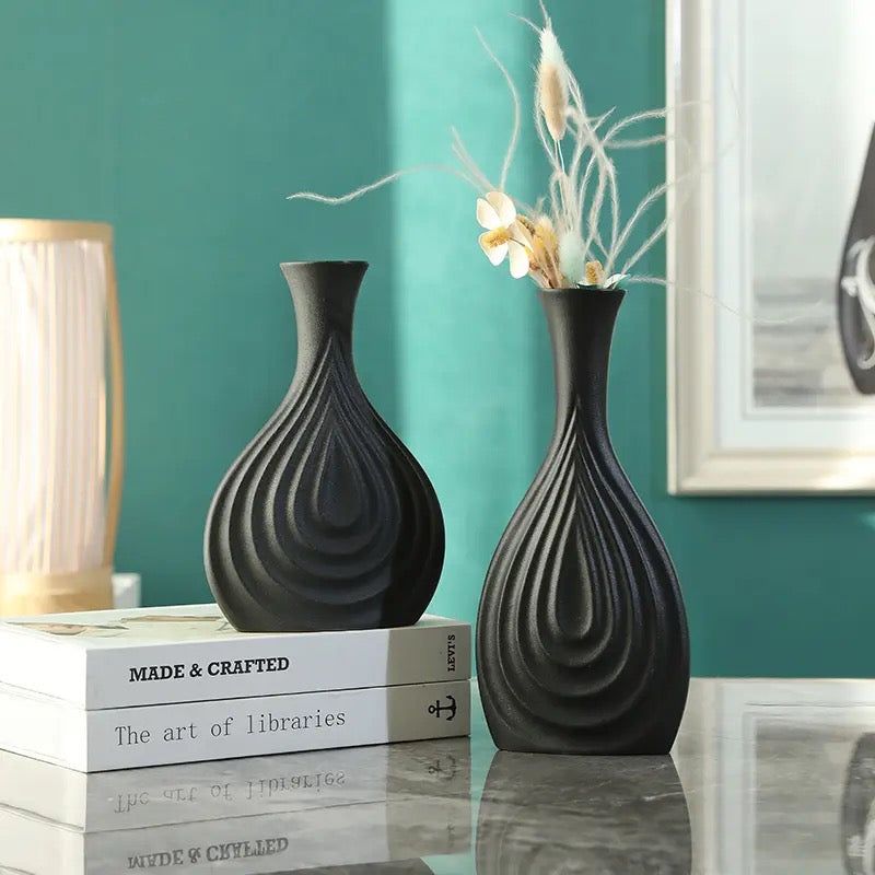Schwarze Vase NoirCera – Sunsoria